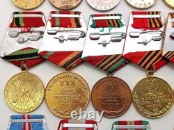 Ensemble soviétique russe de 20 médailles, insignes avec 6 documents de vétéran de la Seconde Guerre mondiale, armée URSS