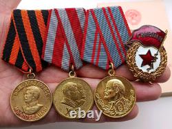 Ensemble soviétique russe de 25 médailles, insignes avec 10 documents de vétéran de la Seconde Guerre mondiale, armée de l'URSS