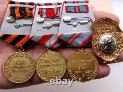 Ensemble soviétique russe de 25 médailles, insignes avec 10 documents de vétéran de la Seconde Guerre mondiale, armée de l'URSS