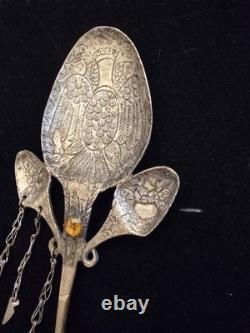 Épinglette vintage traditionnelle / Accessoire en ambre ornemental de Russie soviétique