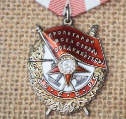 INSIGNE SOVIETIQUE DE L'ORDRE DU DRAPEAU ROUGE DE LA RUSSIE SOVIETIQUE CCCP AVEC RECHERCHE DE HEROS DE LA SECONDE GUERRE MONDIALE