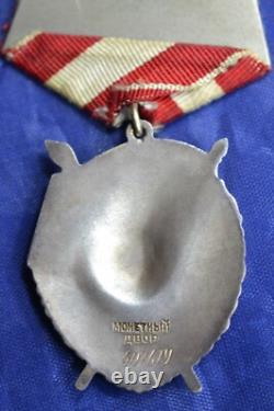 Insigne original soviétique russe URSS Ordre de la Bannière Rouge 407679 avec livret d'ordre