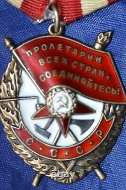 Insigne original soviétique russe URSS Ordre de la Bannière Rouge 407679 avec livret d'ordre