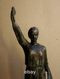La Statue Soviétique Russe Ukrainienne Sculpture De La Patrie Socialiste Réalisme Bronze