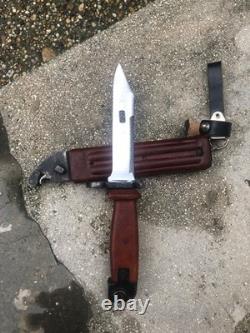 Lame de couteau suspendue en bakélite de la Russie soviétique avec marquage d'Izhevsk