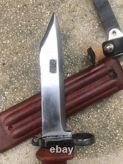 Lame de couteau suspendue en bakélite de la Russie soviétique avec marquage d'Izhevsk