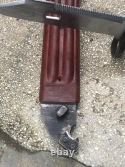 Lame de couteau suspendue en bakélite de la Russie soviétique avec marquage d'Izhevsk