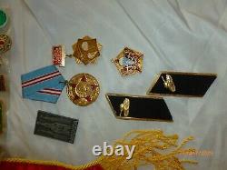 Lot de médailles d'épingles militaires soviétiques russes vintage de l'URSS, nombreuses médailles rares avec drapeaux à épingle.