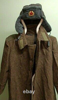 Manteau d'hiver d'un soldat de l'Armée rouge soviétique de l'URSS + chapeau USHANKA