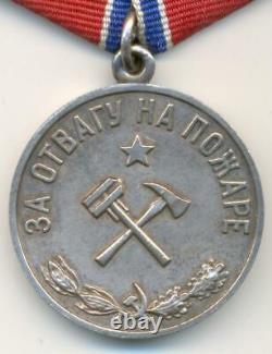 Médaille Russe Soviétique Pour Valor Pendant La Bravoure Des Pompiers, Type 1, Argent