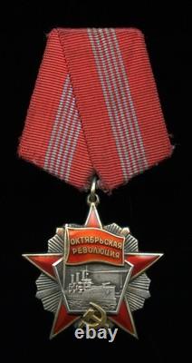 Médaille soviétique russe Ordre de la Révolution d'Octobre #16k Variation à quatre rivets