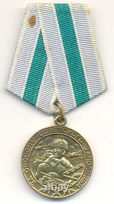 Médaille soviétique russe de la Seconde Guerre mondiale pour la défense de la région polaire soviétique avec document