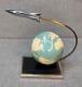 Modèle De Bureau De Fusée Spatiale Soviétique Russe De L'urss Vintage De 1970 Avec Globe Terrestre