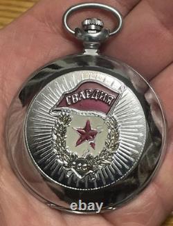 Montre de poche MOLNIJA vintage russe soviétique URSS 1941-45 drapeau CCCP Seconde Guerre mondiale