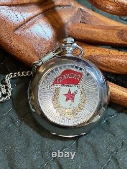 Montre de poche MOLNIJA vintage soviétique russe URSS 1941-45 drapeau CCCP WW2 excellente