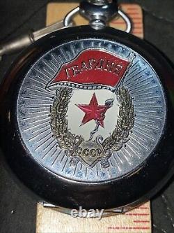 Montre de poche MOLNIJA vintage soviétique russe URSS 1941-45 drapeau CCCP WW2 excellente