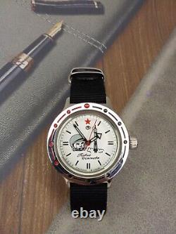 Montre vintage Vostok Yuri Gagarin mécanique russe soviétique de l'URSS des années 20.