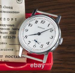 Montre vintage mécanique Pobeda de l'URSS soviétique russe militaire rare avec bracelet neuf du 20e siècle