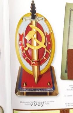 Ornement de bureau de présentation vintage soviétique russe URSS KGB MVD