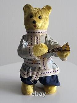 Ours en peluche mécanique des années 1960 de l'URSS russe soviétique avec balalaïka et clé