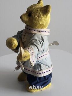 Ours en peluche mécanique des années 1960 de l'URSS russe soviétique avec balalaïka et clé