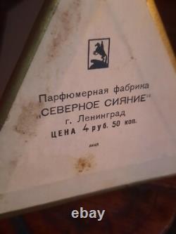 Parfum vintage de l'Union soviétique URSS Vostok des années 1960