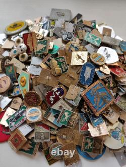 Plus de 350 pièces de COLLECTION LOT INSIGNE TOURISTIQUE SPORTIF POLITIQUE SOVIETIQUE RUSSE