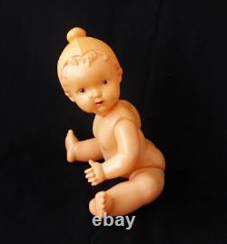 Poupée en celluloïd bébé de l'URSS soviétique des années 1950 avec un chapeau