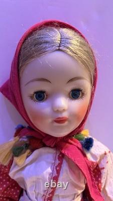 Poupée en plastique vintage de l'URSS soviétique russe, vêtements folkloriques ? Voronezh avec étiquette