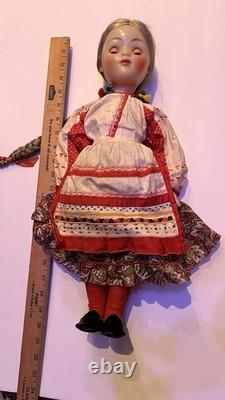 Poupée en plastique vintage de l'URSS soviétique russe, vêtements folkloriques ? Voronezh avec étiquette