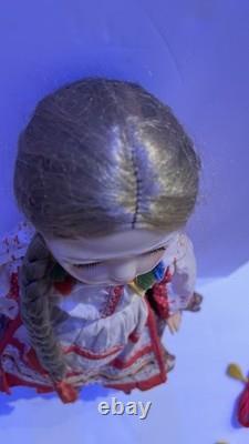 Poupée en plastique vintage de l'URSS soviétique russe, vêtements folkloriques ? Voronezh avec étiquette