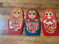 Poupée russe Matryoshka décorative en bois fait main avec des crochets soviétiques de l'URSS