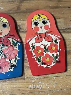 Poupée russe Matryoshka décorative en bois fait main avec des crochets soviétiques de l'URSS