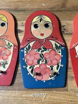 Poupée russe Matryoshka décorative en bois fait main avec des crochets soviétiques de l'URSS