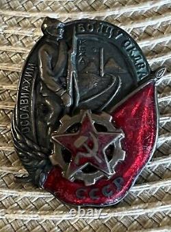 Prix réduit - Badge de guerre rare original de l'Union soviétique russe USSR
