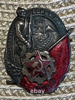 Prix réduit - Badge de guerre rare original de l'Union soviétique russe USSR