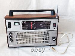 Récepteur de radio à transistor vintage soviétique russe URSS Selena B-216 LW FM UHF