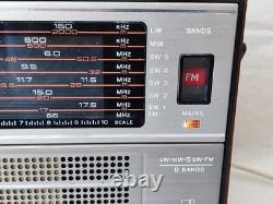Récepteur de radio à transistor vintage soviétique russe URSS Selena B-216 LW FM UHF