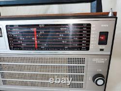 Récepteur de radio à transistor vintage soviétique russe URSS Selena B-216 LW FM UHF