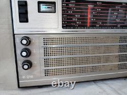 Récepteur de radio à transistor vintage soviétique russe URSS Selena B-216 LW FM UHF
