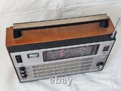Récepteur de radio à transistor vintage soviétique russe URSS Selena B-216 LW FM UHF