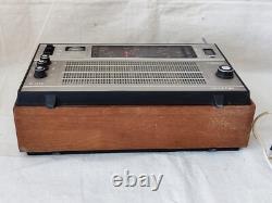 Récepteur de radio à transistor vintage soviétique russe URSS Selena B-216 LW FM UHF