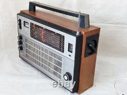 Récepteur de radio à transistor vintage soviétique russe URSS Selena B-216 LW FM UHF