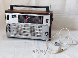 Récepteur de radio à transistor vintage soviétique russe URSS Selena B-216 LW FM UHF