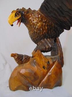 Sculpture d'oiseau aigle en bois sculpté soviétique russe URSS poussin