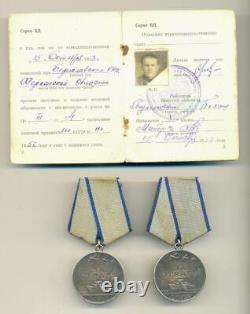 Soviet Russie Urss Complet Documenté Groupe Avec 2 Médailles De Bravoure