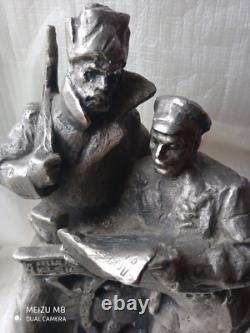 Statue vintage soviétique russe URSS figurine de révolutionnaires en métal