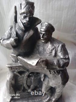 Statue vintage soviétique russe URSS figurine de révolutionnaires en métal