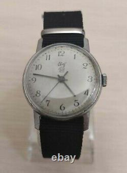 Svet Rare Soviet Vintag Collectible Urss Belle Crème Wristwatch Montre Russie