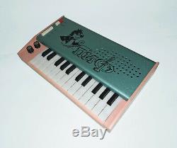 Synthesizer Analogique Vintage Sovietique Pif (piano Russe À Clavier Synthé Rare)